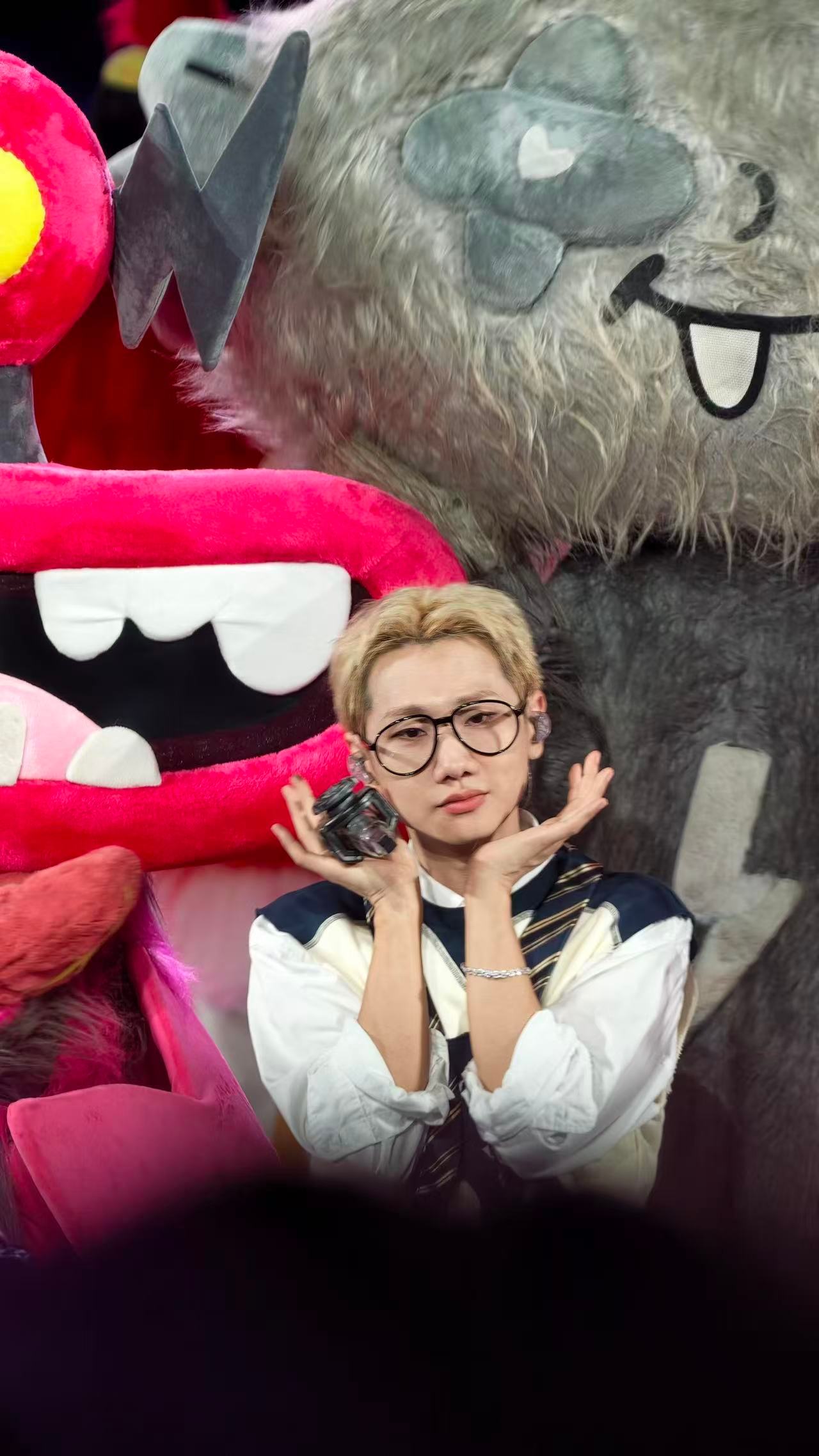 汪苏泷和声老师演够了让我演两集汪苏泷你俩有点暧昧了歌声动人，互动更抓人，汪苏泷主
