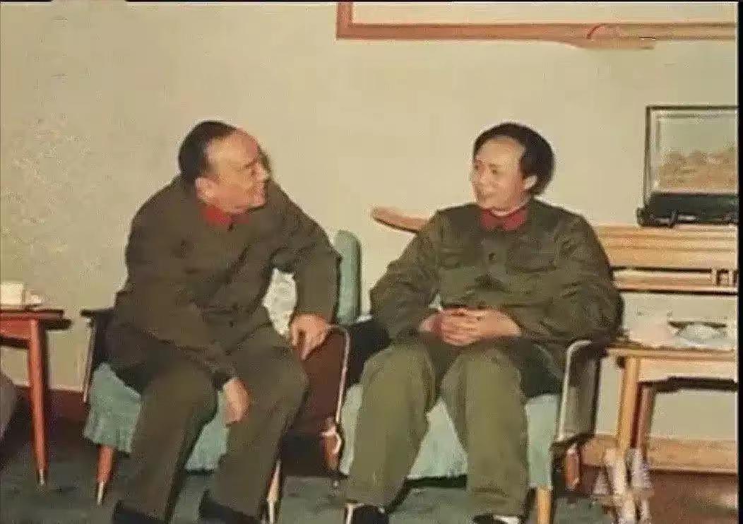 古月才是太像了，当年杨尚昆主席接见，不由自主把自己当客了，可像汇报工作了。古月脸