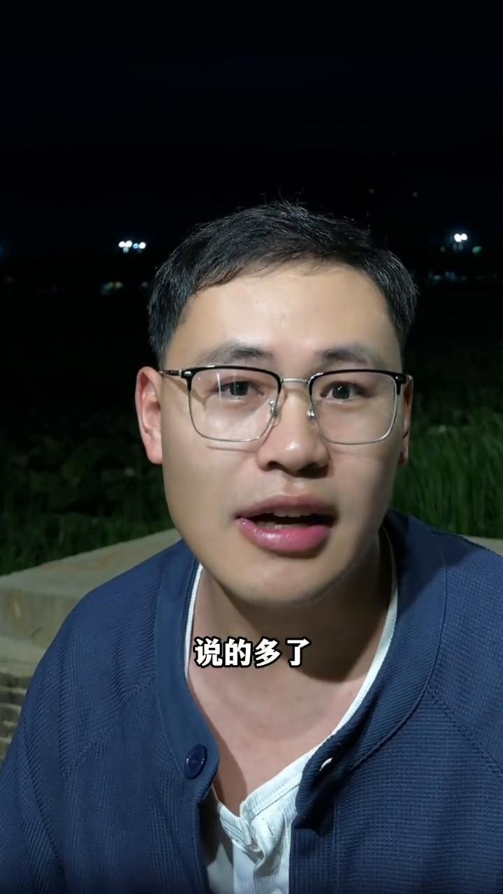 学历幸存者偏差。
100个学霸里面只有两个混得差的，100个学渣里面只有两个混得