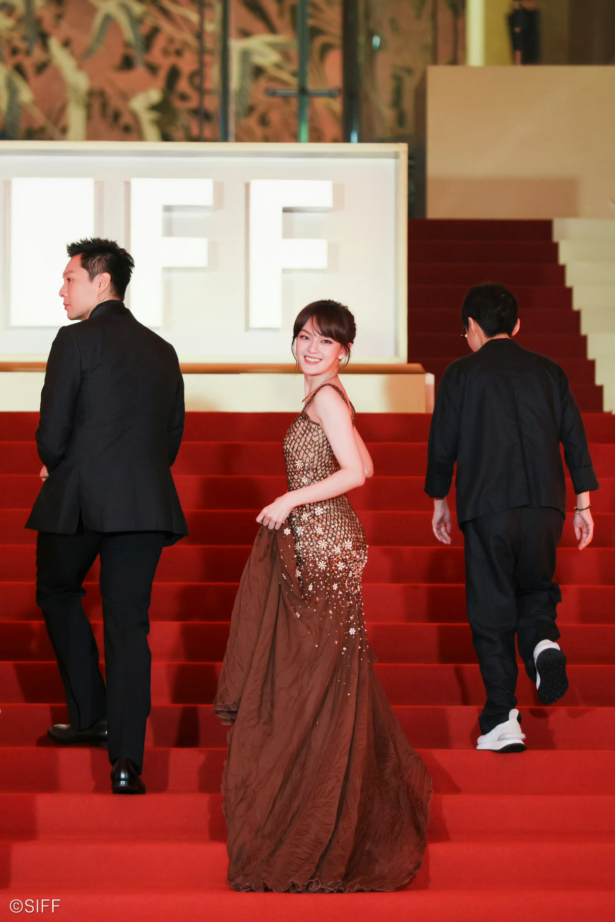 上影节开幕式上，分别以亚新单元评委与电影主演的身份走了两次红毯的文淇上海国际电影