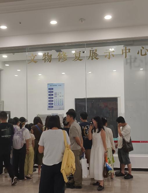 武汉可以零距离看修文物了【湖北省博文物修复系列上新，隔着玻璃看文物焕新】7月17