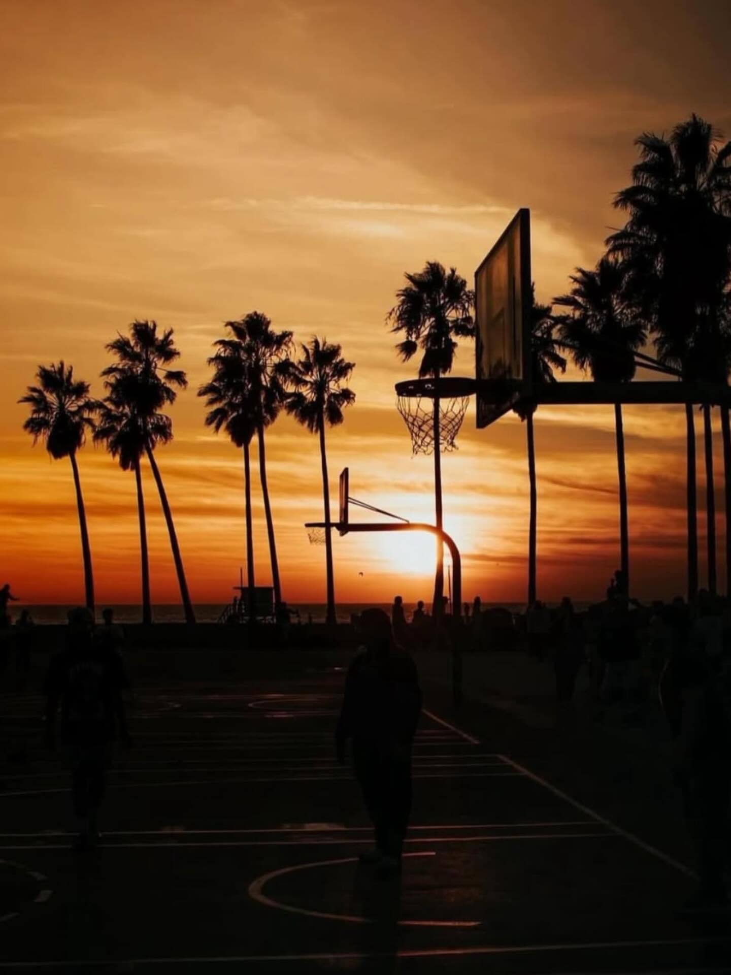 保持满足和坚定，保持温柔和进取。早安！早安心语