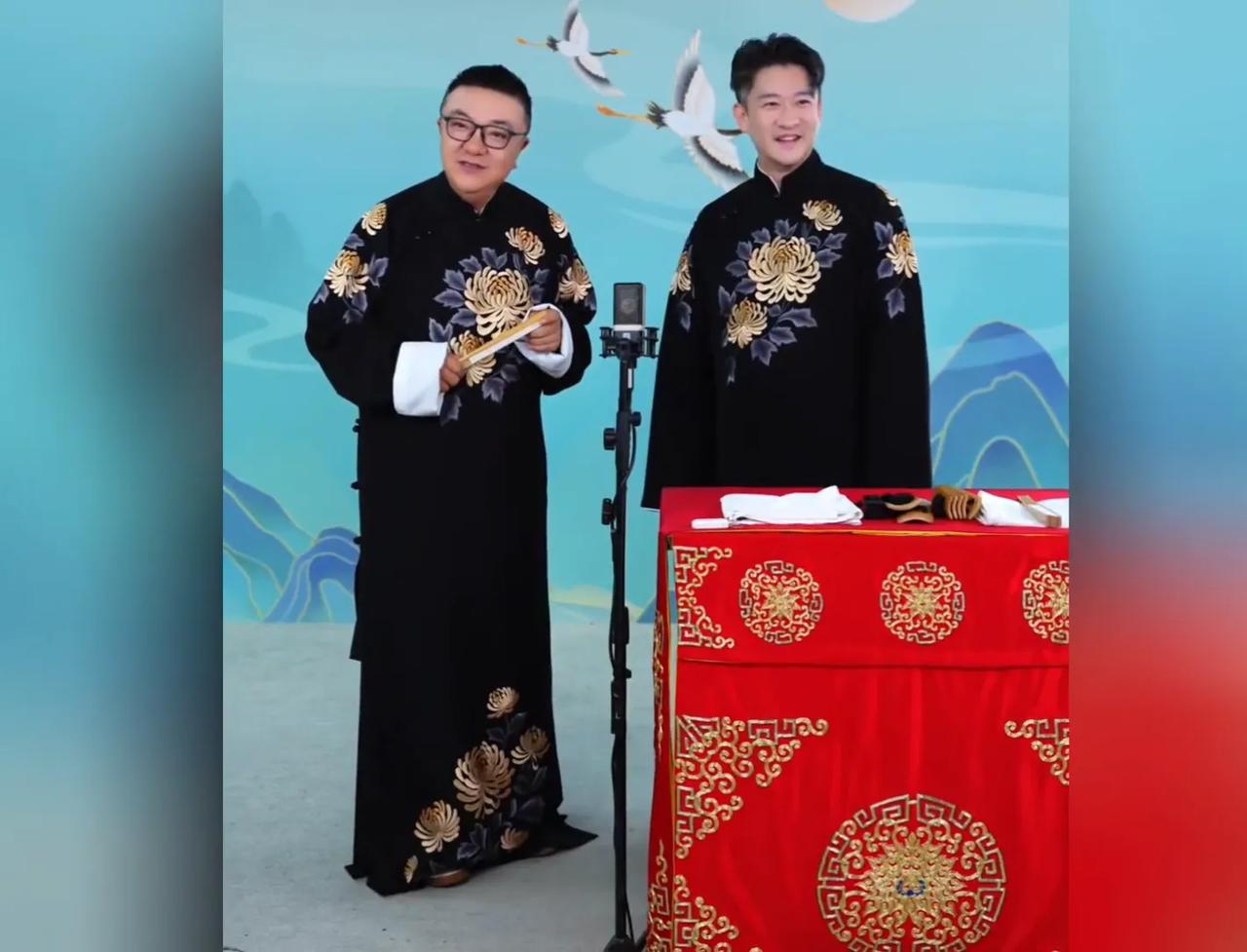 董金相声

不奇怪，老锅得意忘形，把自己凿穿了一个洞。人家仇家痛打落水狗！

第