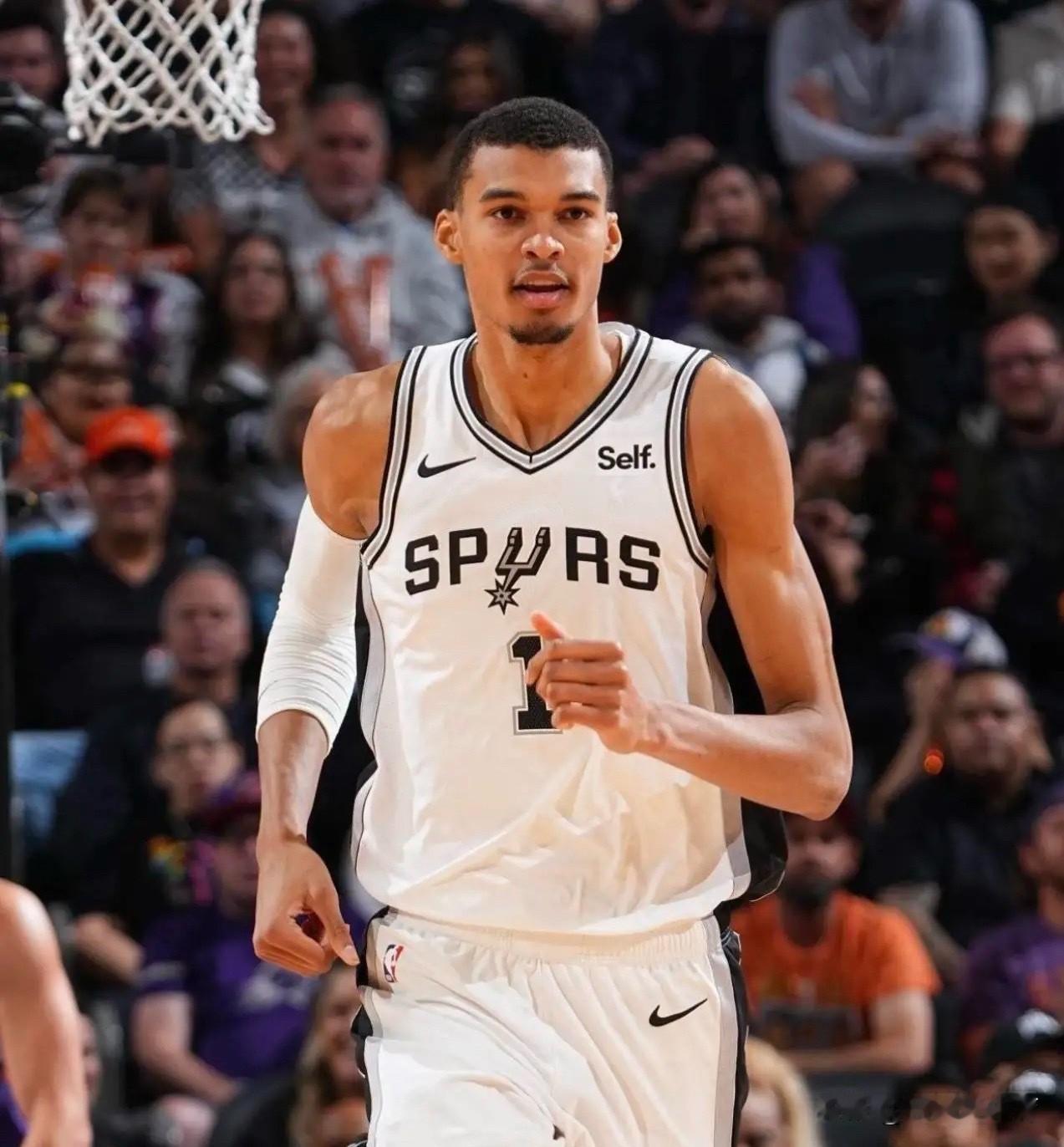 现役NBA25岁以内最具潜力的十大年轻球星！未来就看他们了！

文班亚马（马刺，