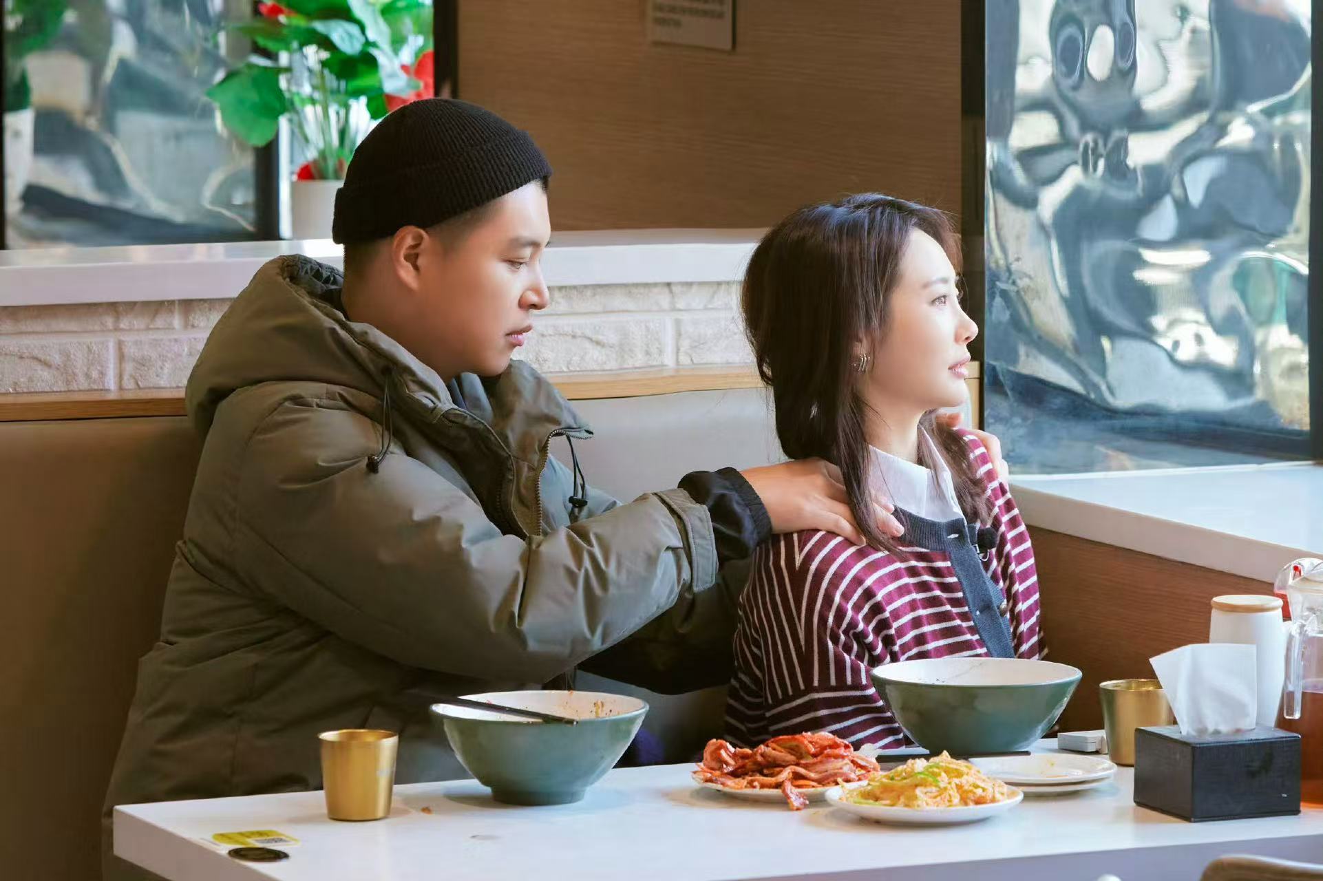 马頔说李纯很假 看过节目的都知道，这就是小夫妻日常互怼玩梗！马頔一口一个“小宝”