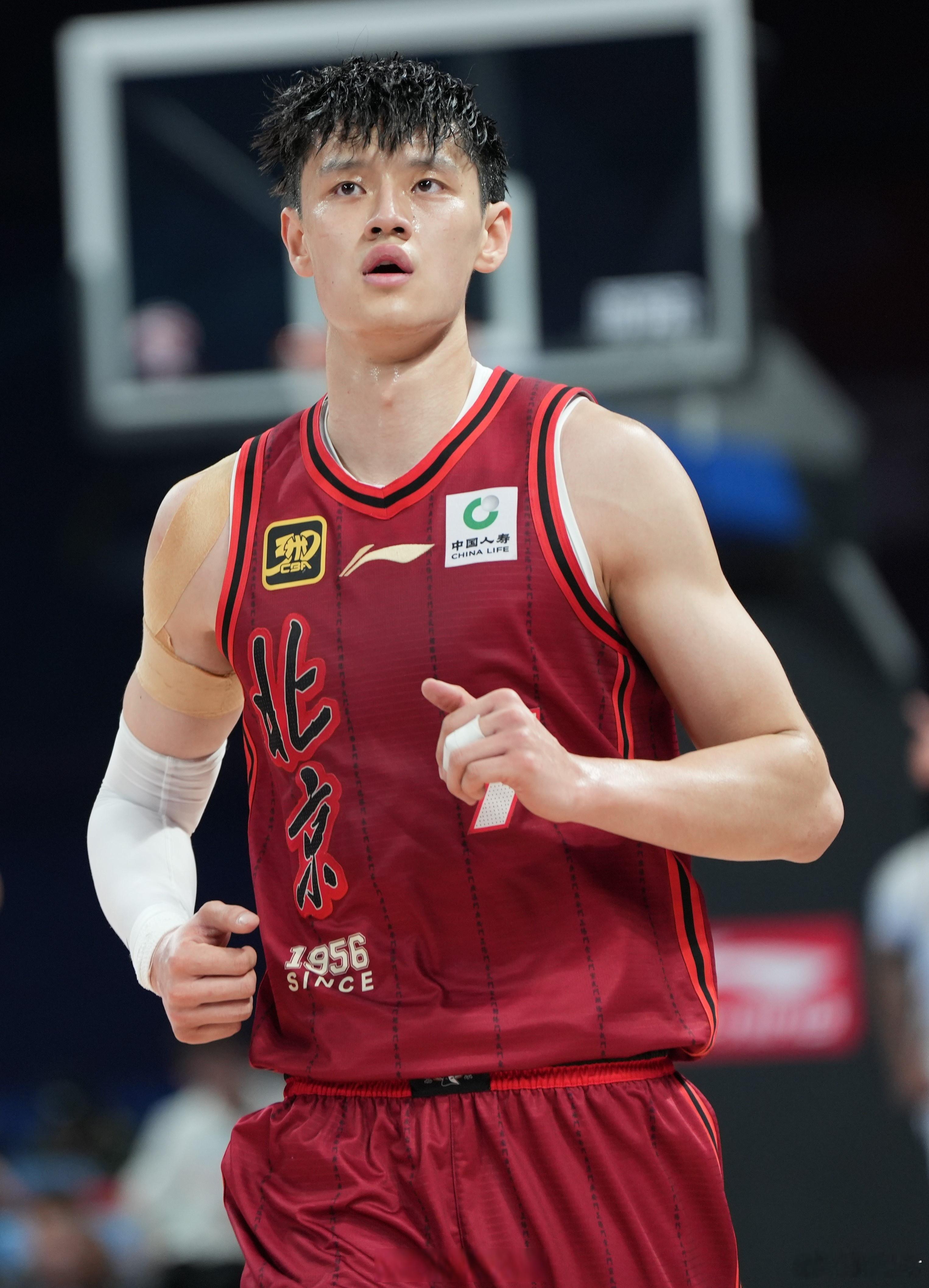 CBA第九轮国内球员表现TOP51.邹阳  35分4篮板3助攻，福建104-88