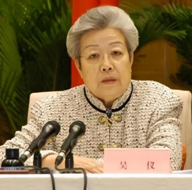 “铁娘子”吴仪一生未嫁，但她并不是独身主义者。她曾坦诚地说道：“我不是独身主义者