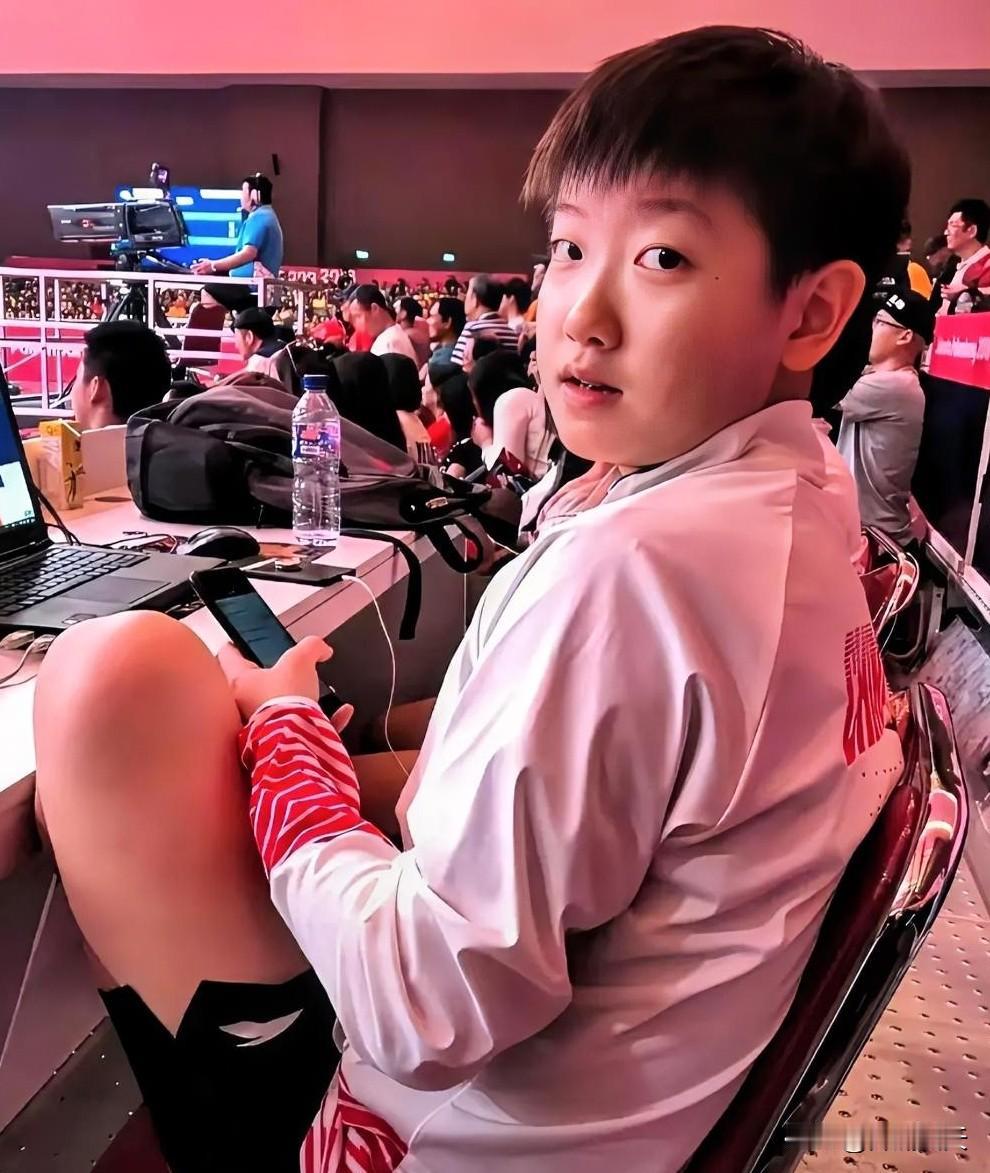 孙颖莎：瞅啥呢！再有十几我就出来打球了。海口亚洲杯见。