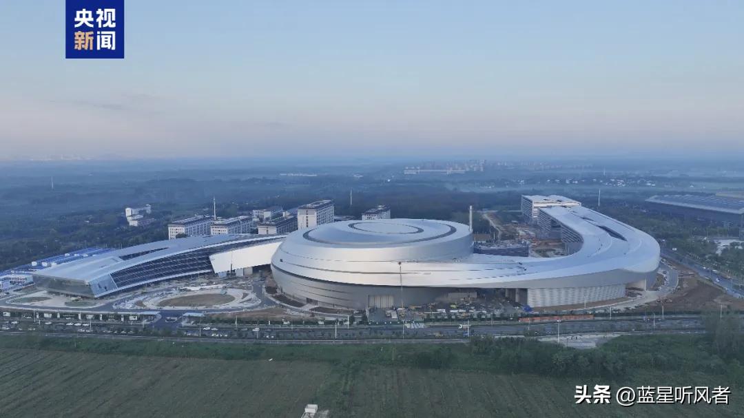 在地球上复刻太阳，咱们又闯过一道大关！
 
央视新闻消息，国庆前夕，紧凑型聚变能