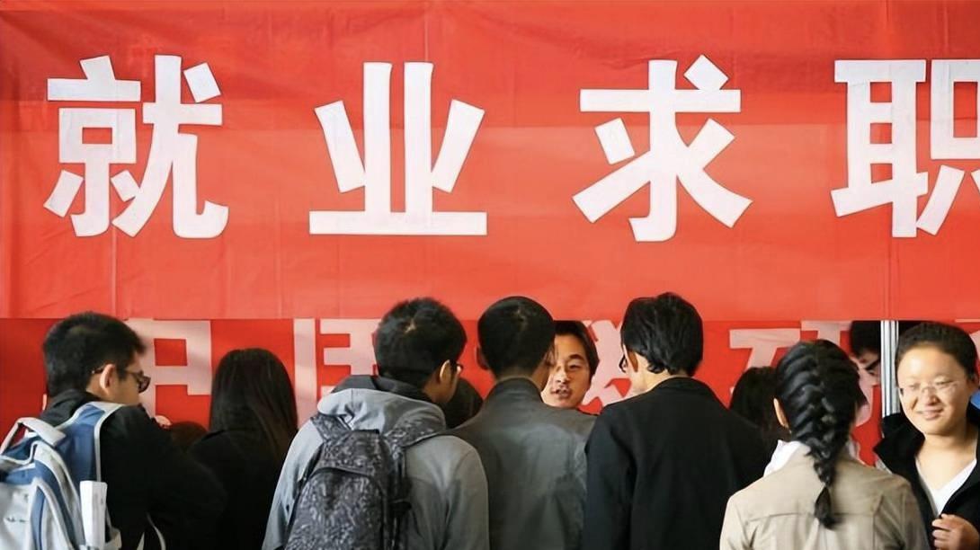 父母警惕：000种工作别碰
孩子前途尽失，速看！
家长们注意了！
这三类工作前景
