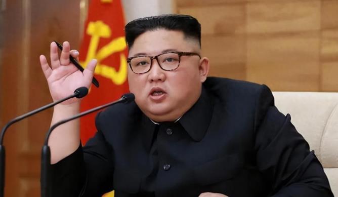 美国正式摊牌，对中国打响第一枪，俄朝危险，金正恩担忧的事恶化。
 
布林肯访华没