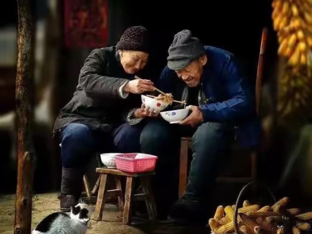 别再拿“没钱就没义务”当借口了！父母那一辈子的力气，就是家里最值钱的“隐形存折”