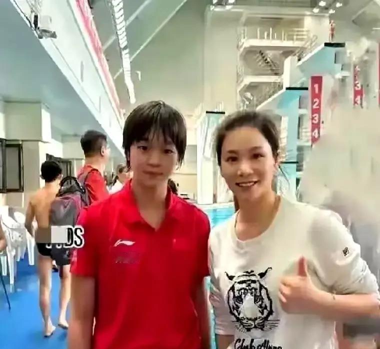 全红婵身高停在158，却让207C动作水花蒸发。
你刷到170厘米传闻时，她正用