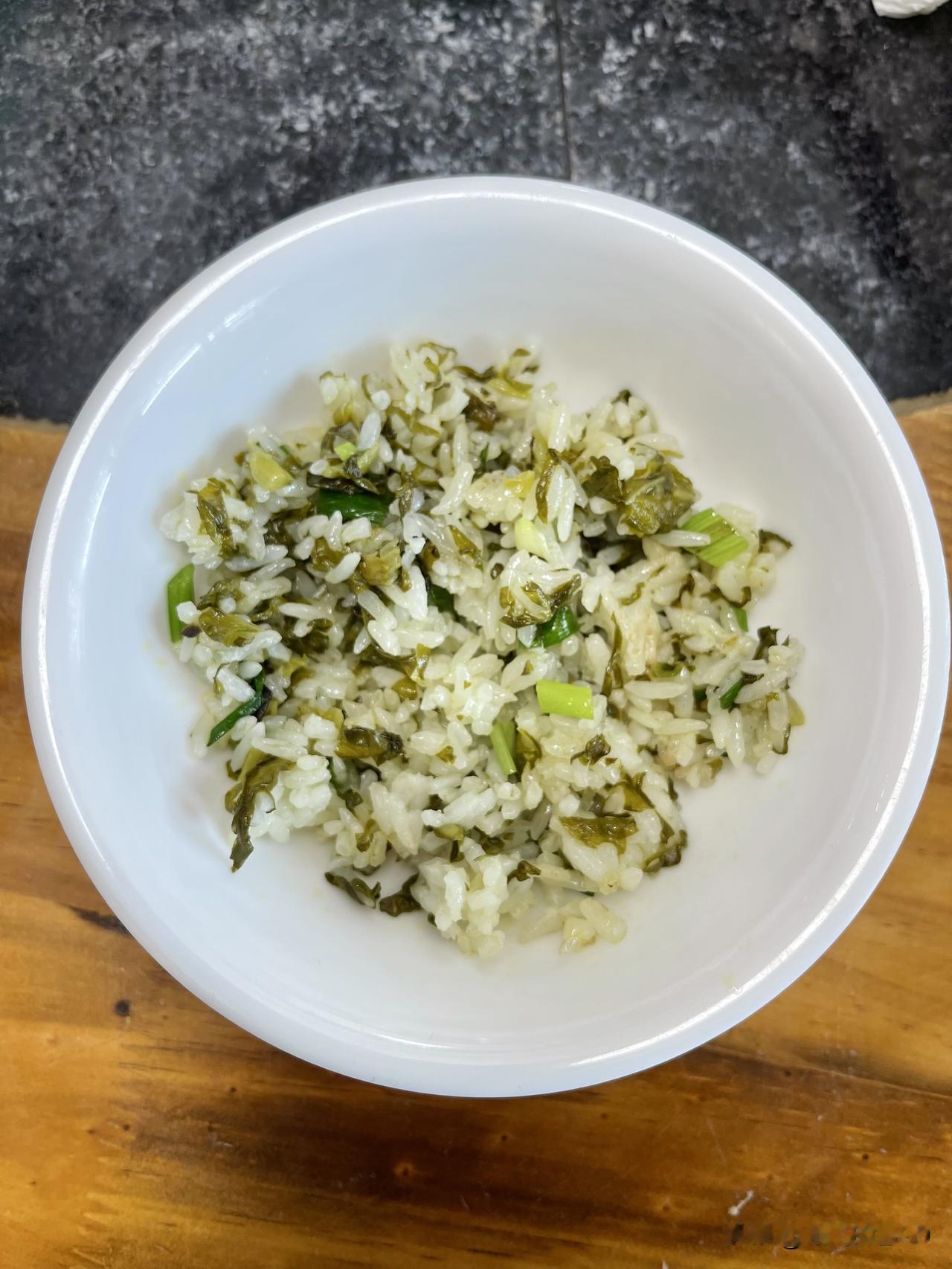 春日生活打卡季只有阆中才流行的酸菜干饭，两元钱一碗，天啦，太香啦！