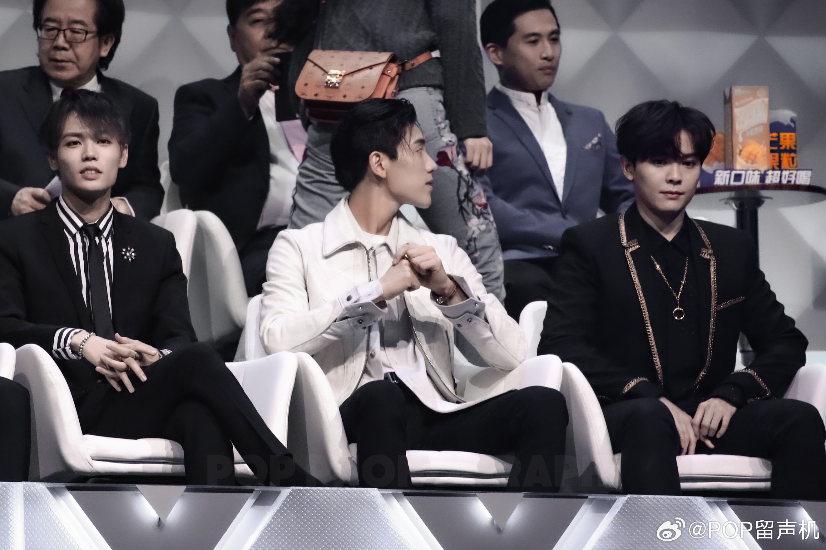 愚人节站姐团建只隔着“异”人，却仿佛隔了“亿”人Happy Fool's Day