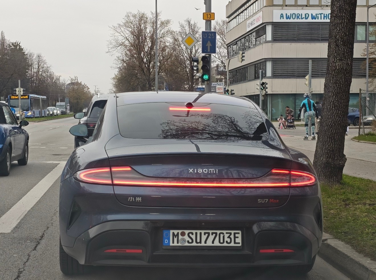 SU7配上SU7车牌电车出海大v聊车小米su7