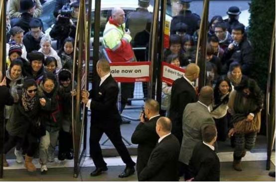 昨晚，德媒传来了一组数据，整个汽车圈都炸锅了。
 
很多网友疑惑，这组数据到底靠
