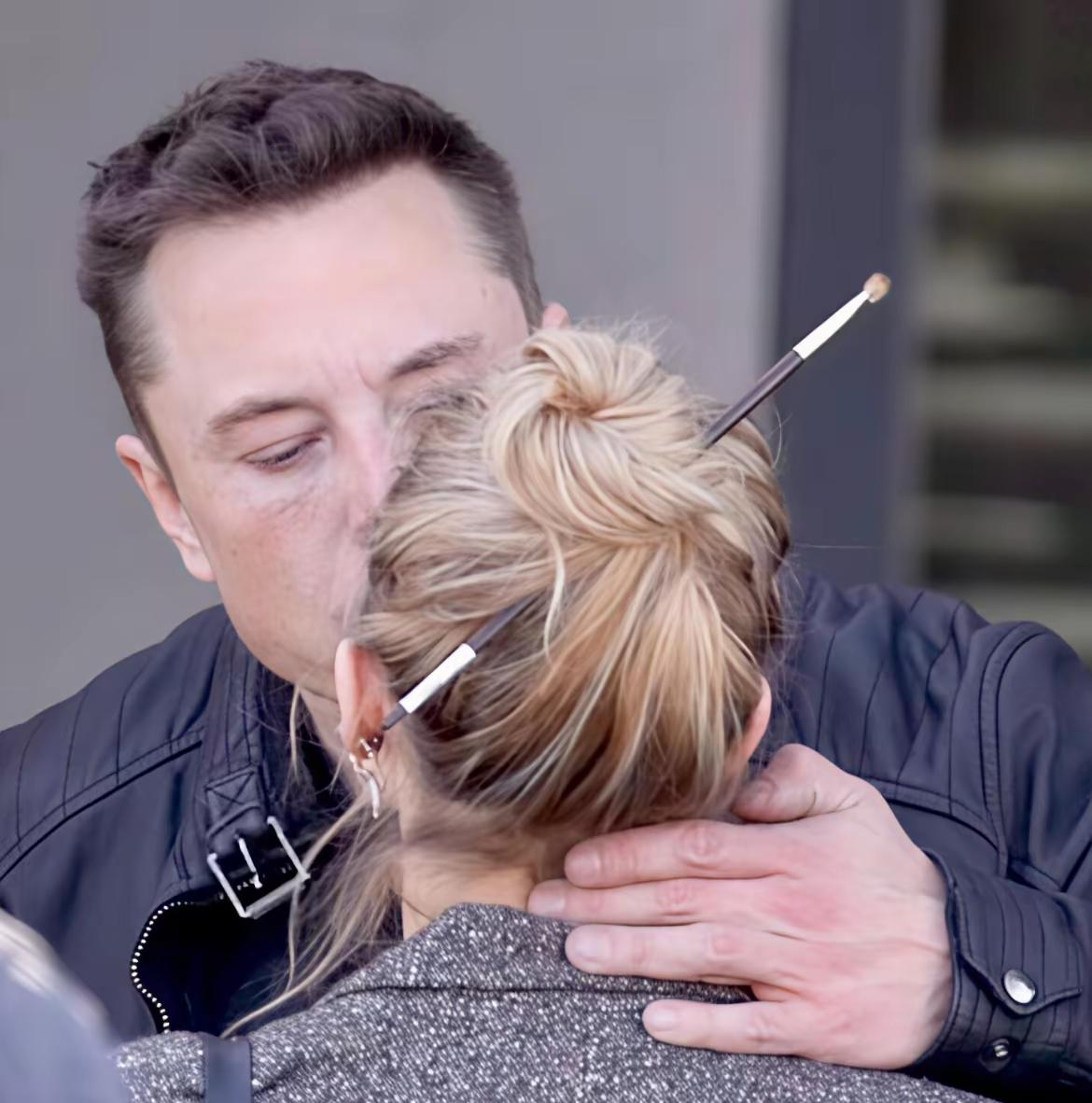 马斯克唯一“搞不定”的女人，就是她了吧！
有颜有气质还任性，马斯克与她恋爱时，可