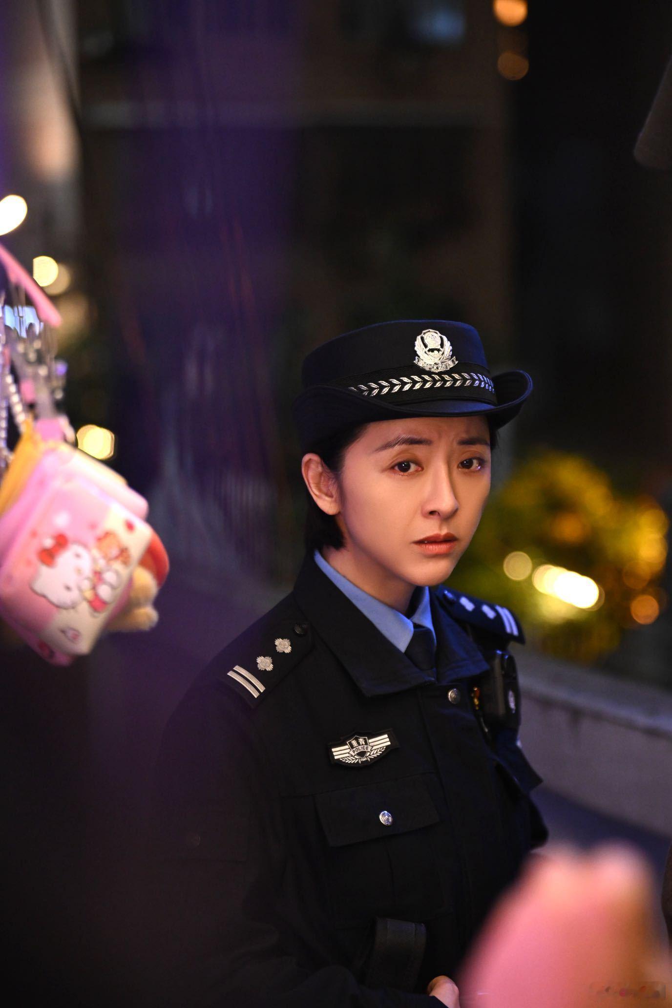 黄小蕾电影消失的人黄小蕾演警察好帅电影在影院冲冠，姐姐在菜市场逛得欢！蕾姐穿着休