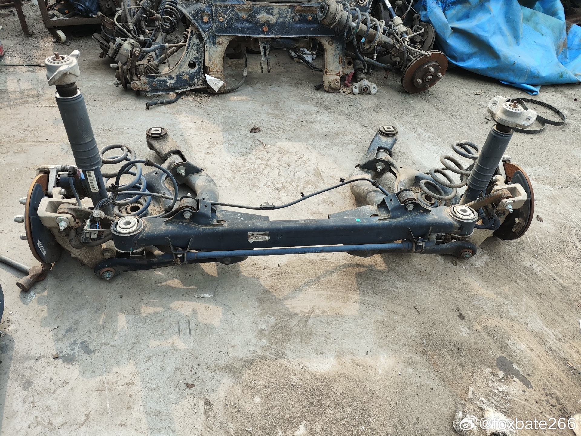 宝骏560的奥迪后腿。。。 