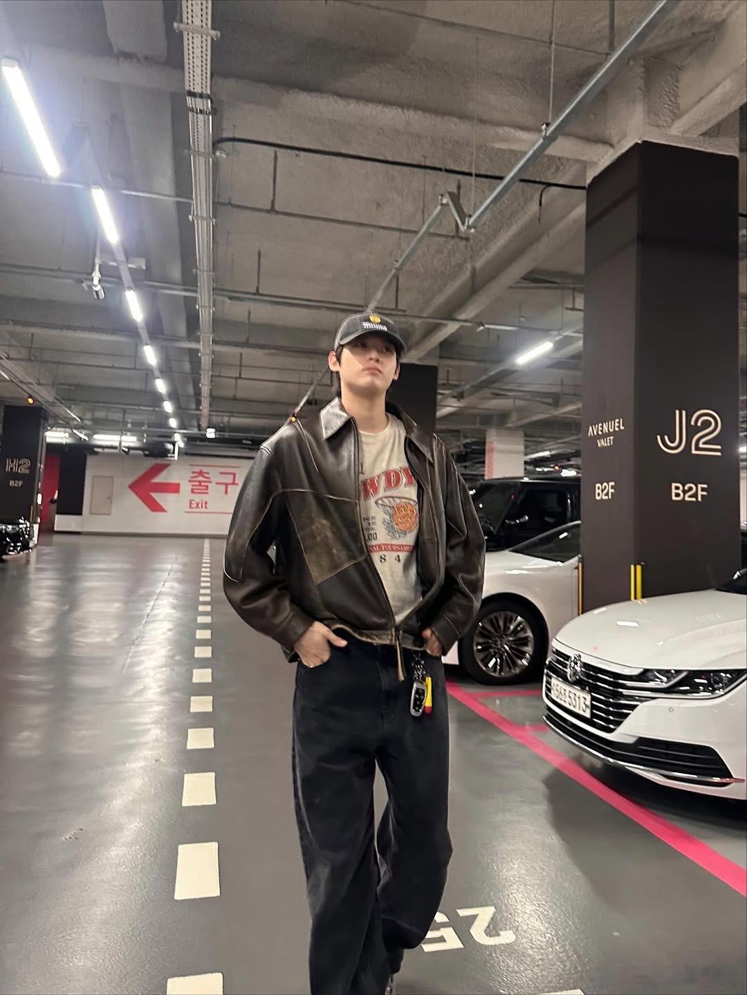 金允植男友感 救命，他私下随手拍都这么苏，松弛慵懒，代入感直接拉满。金允植好苏