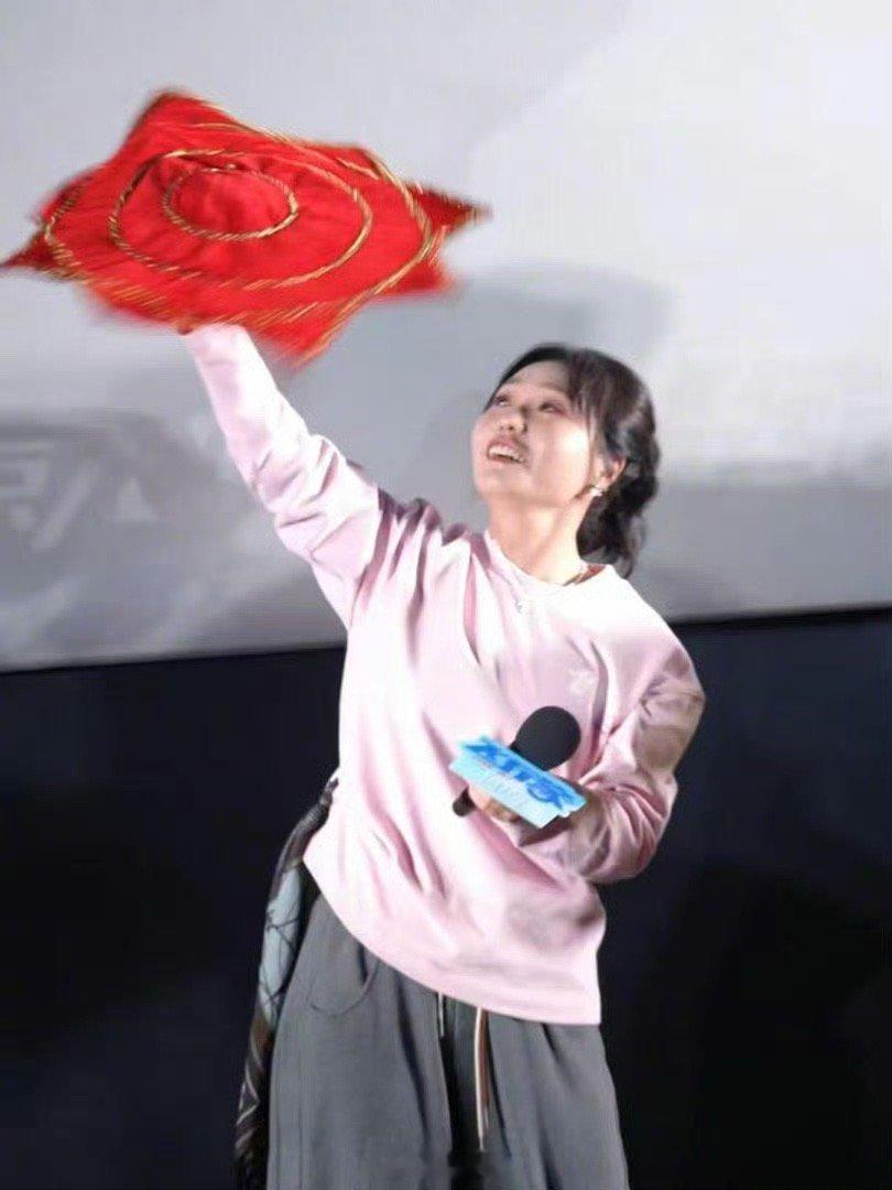 飞行家东北大舞台有胆就来 东北文化强势输出！《飞行家》路演现场，主创们学说老式东