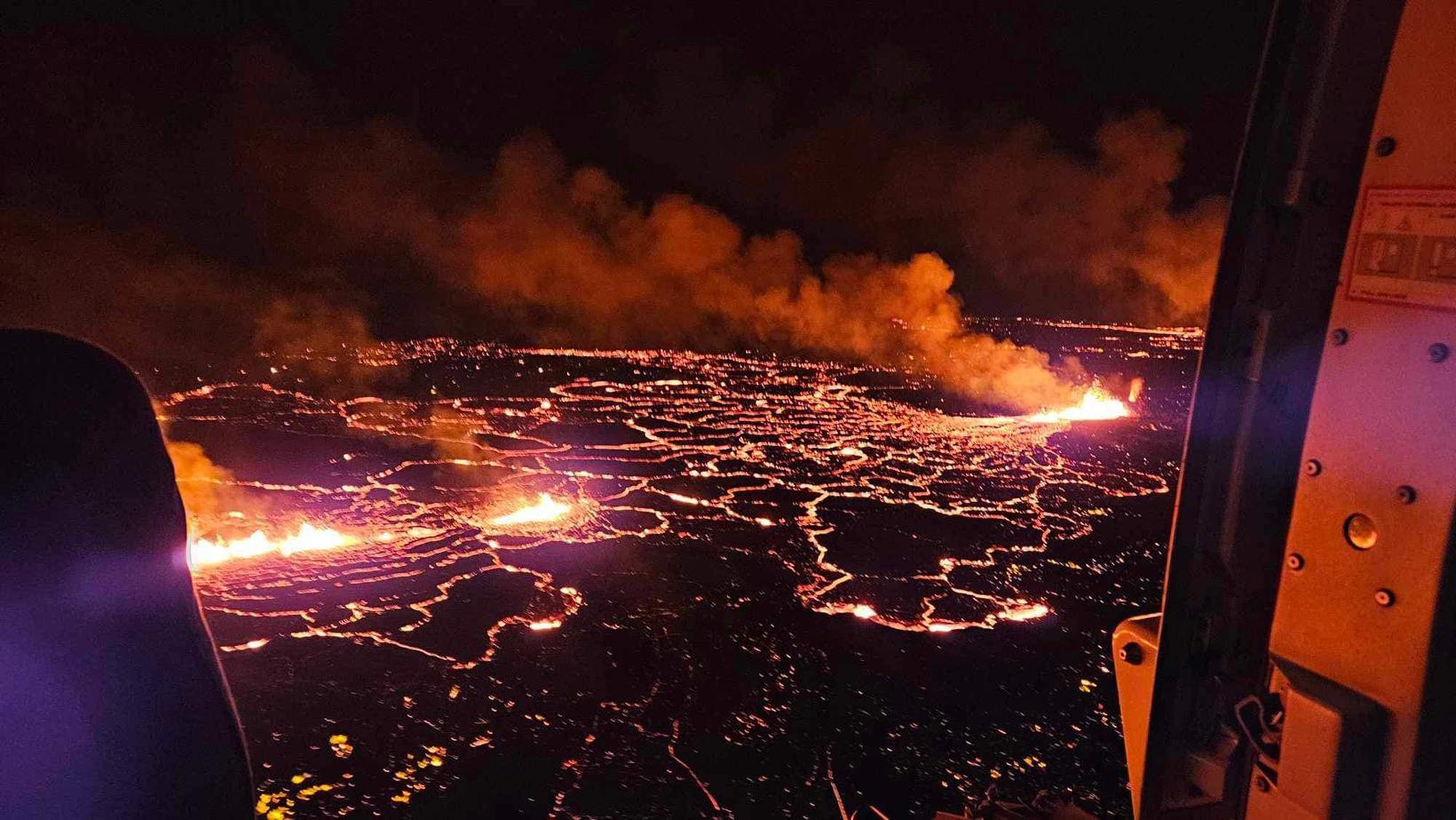 冰岛，雷克雅内斯半岛喷发的火山，才开始，就要结束了。希望一切平安顺利，在我春节后