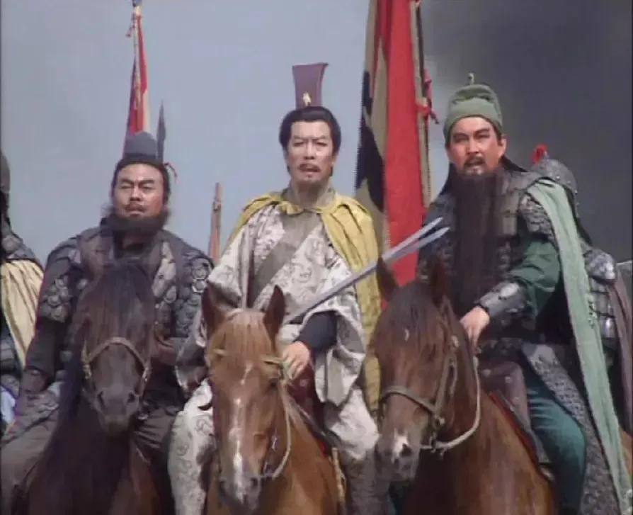 读《三国》发现最有心计的是刘备，卖草鞋的出身，靠一个虚无缥缈的汉室宗亲的空名头，