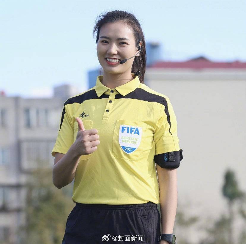 【#中超首位女裁判给首秀打85分#：内心激动与兴奋】#中超首位女裁判是个川妹子#