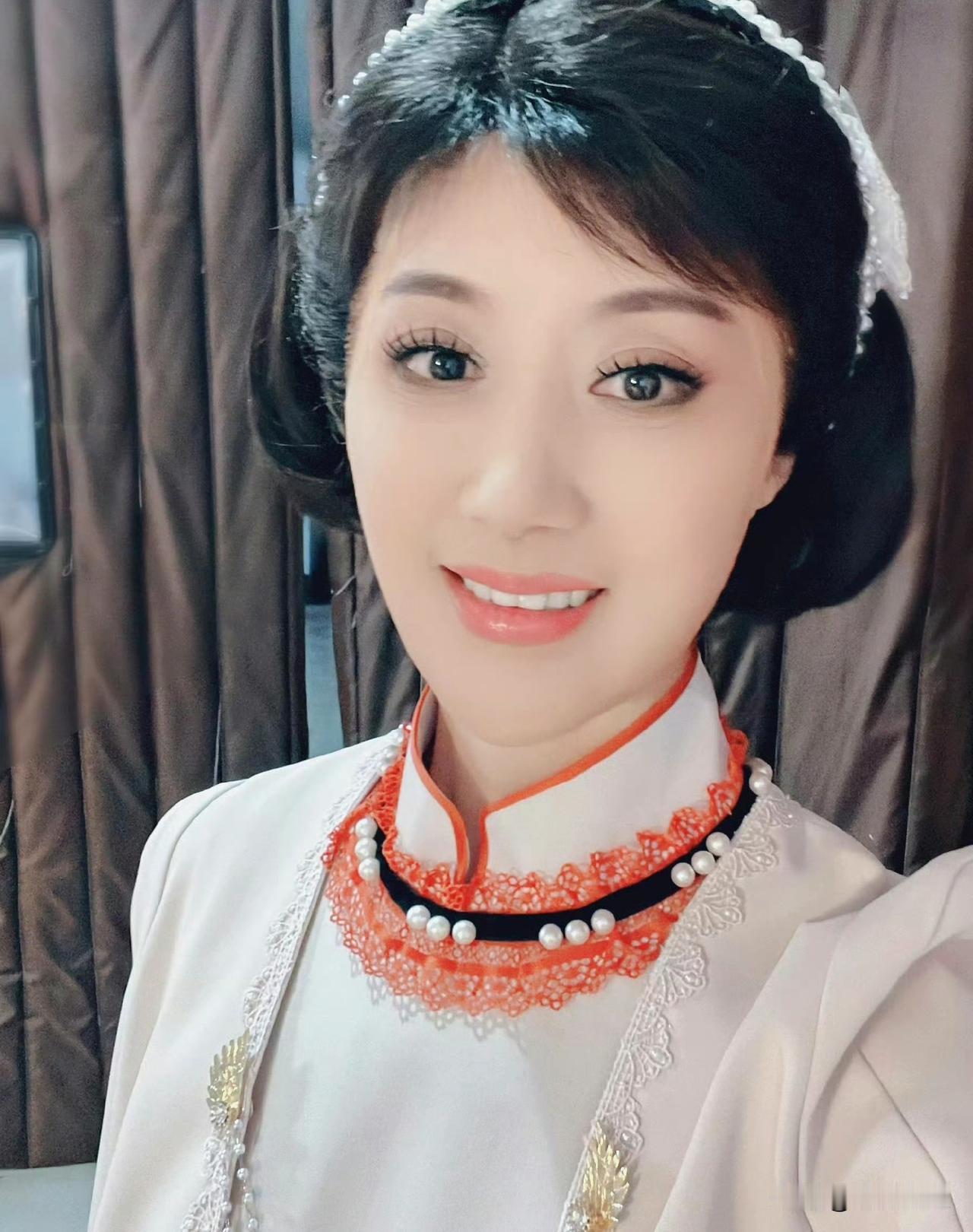 7月18日，两位越剧界的大明星——张宇峰、李云霄主演的两部大戏在杭州同时首演，一