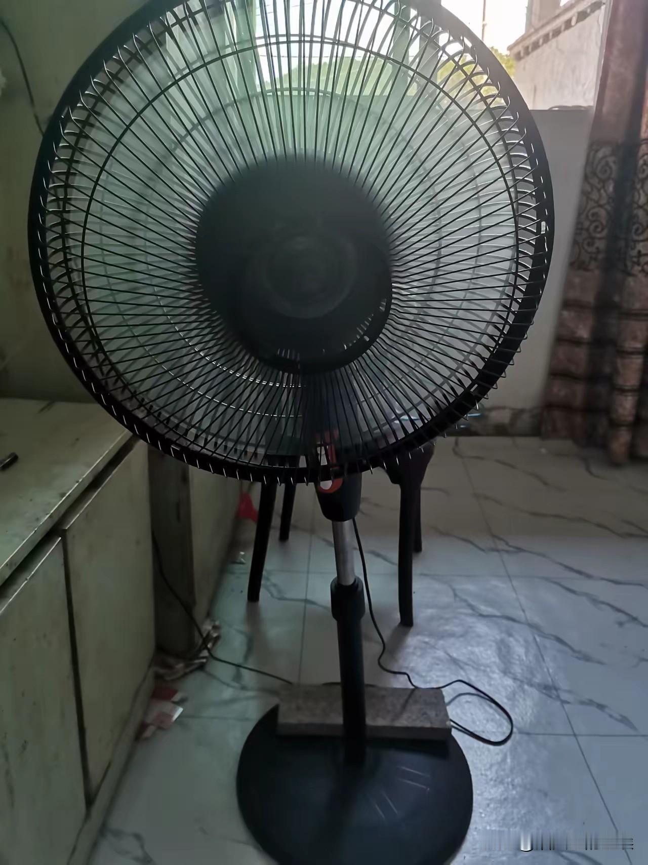 我肠子都悔青了，我儿子叫我帮他带孩子，却不让我住他家里，在他的那个小区里租了一套