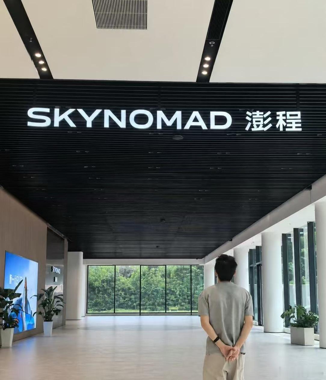 小米澎程发布会定档来点信息：周四是小米的第二次技术发布会会有昆仑平台、超级增程、