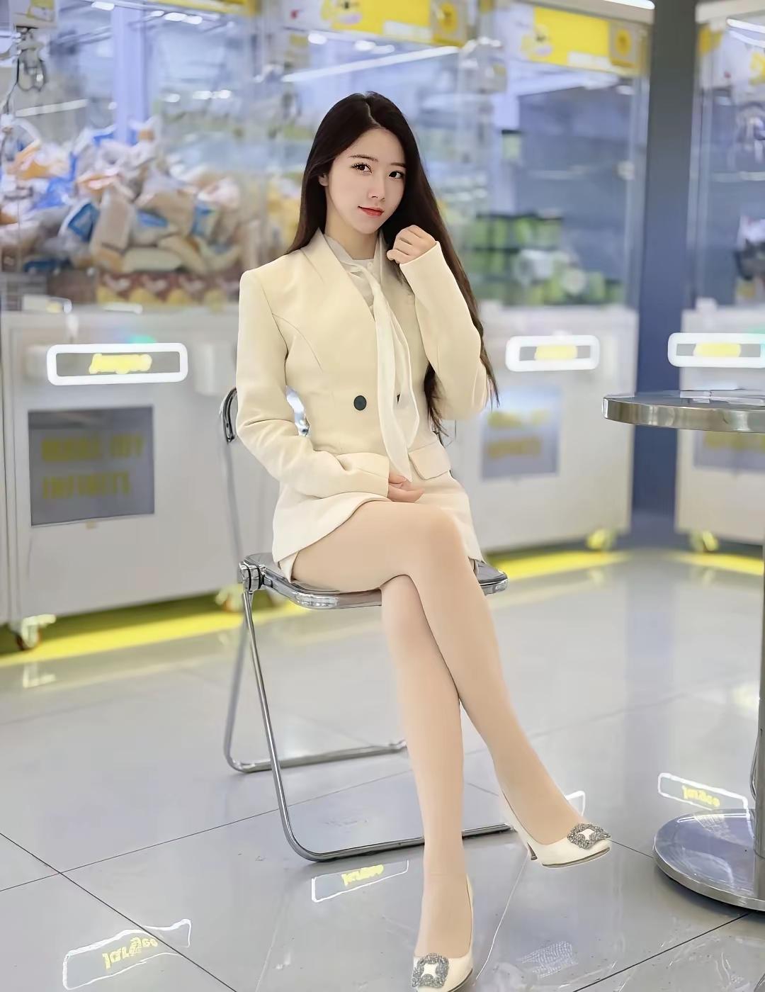 优雅白领风，时尚穿搭指南