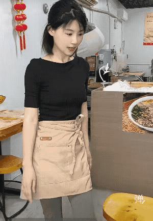 小姐姐，纸板能卖给我吗？