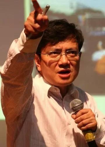 郑强教授，曾再次发出“王炸”言论，语出惊人！他曾说：“现在大家都去搞人工智能，但