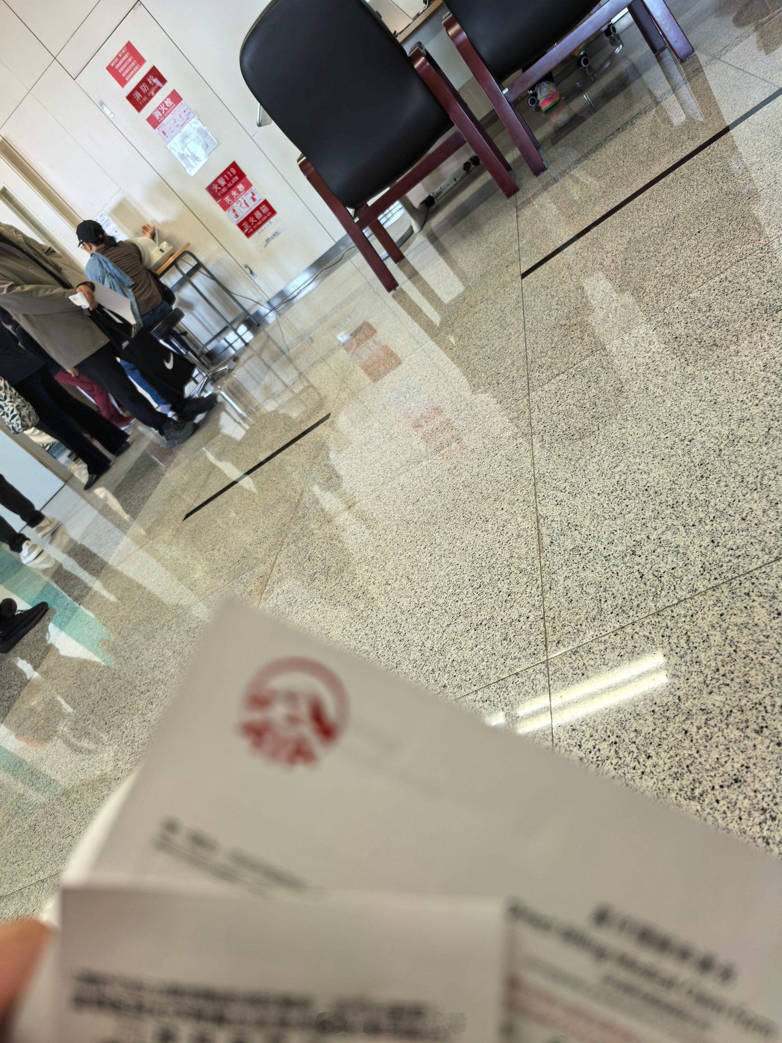 对自己的身体，还是要未雨绸缪，如果你跟我一样血脂高，果断打一针完事。 