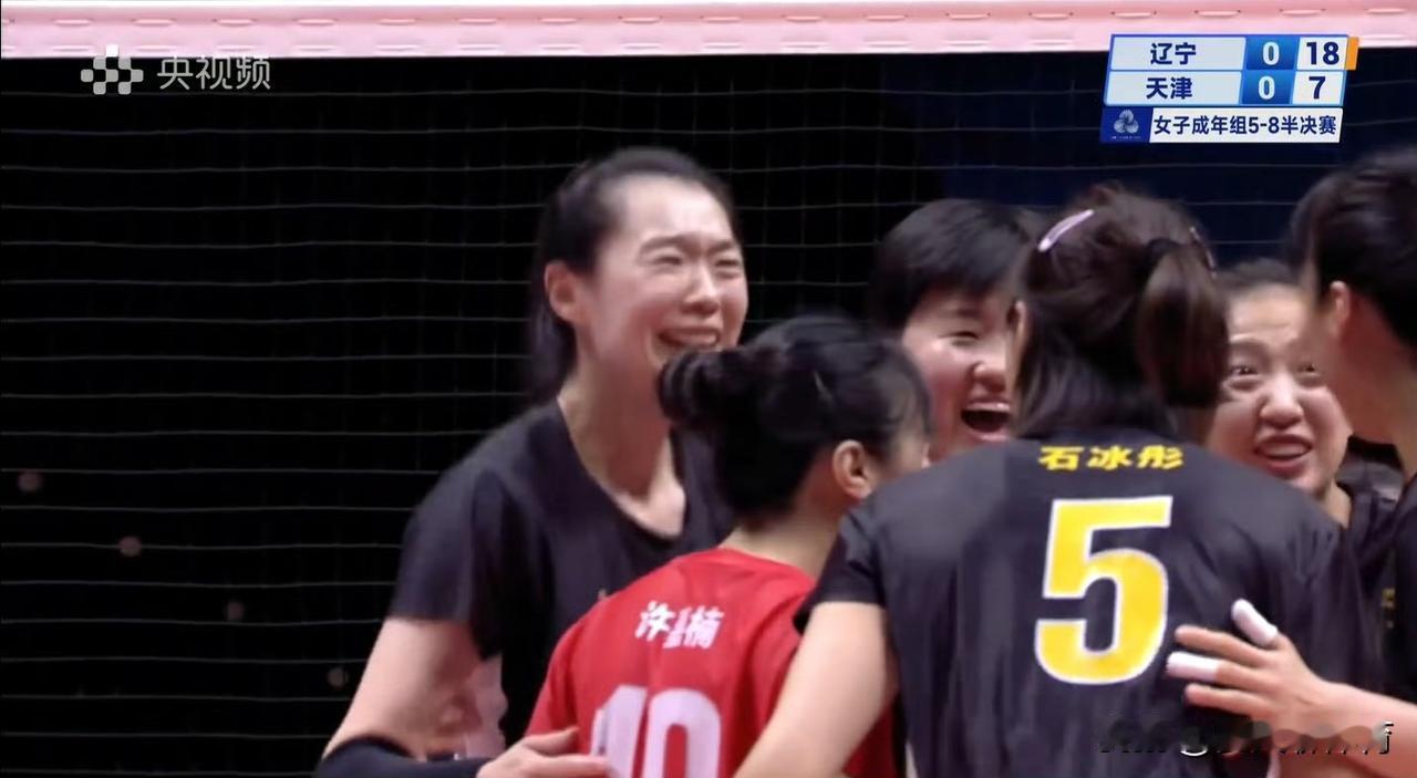 正在直播天津女排VS辽宁女排！天津女排已经堕落到这个程度了，打个排位赛还要让李盈