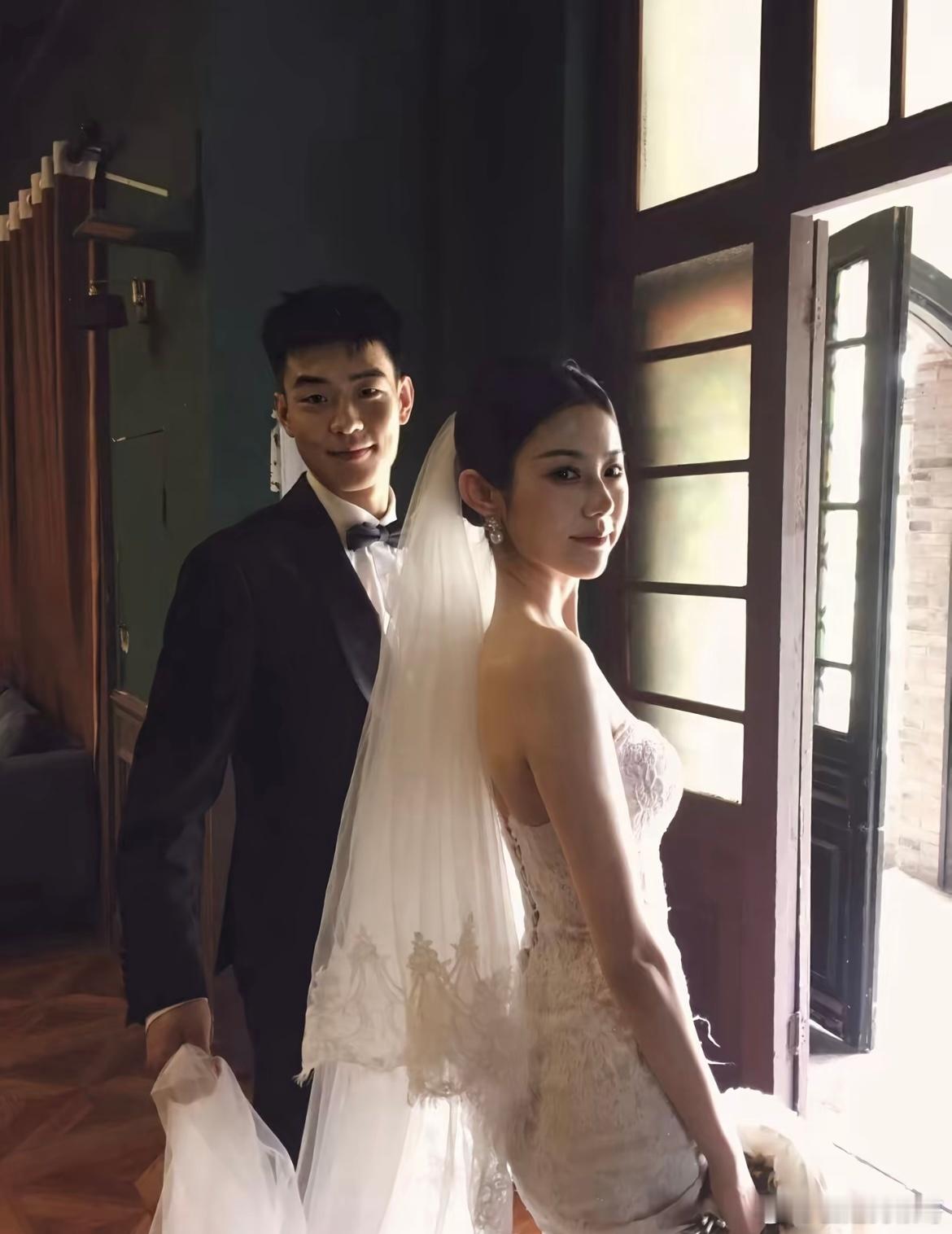 穿婚纱那天是我人生中最快乐的一天 