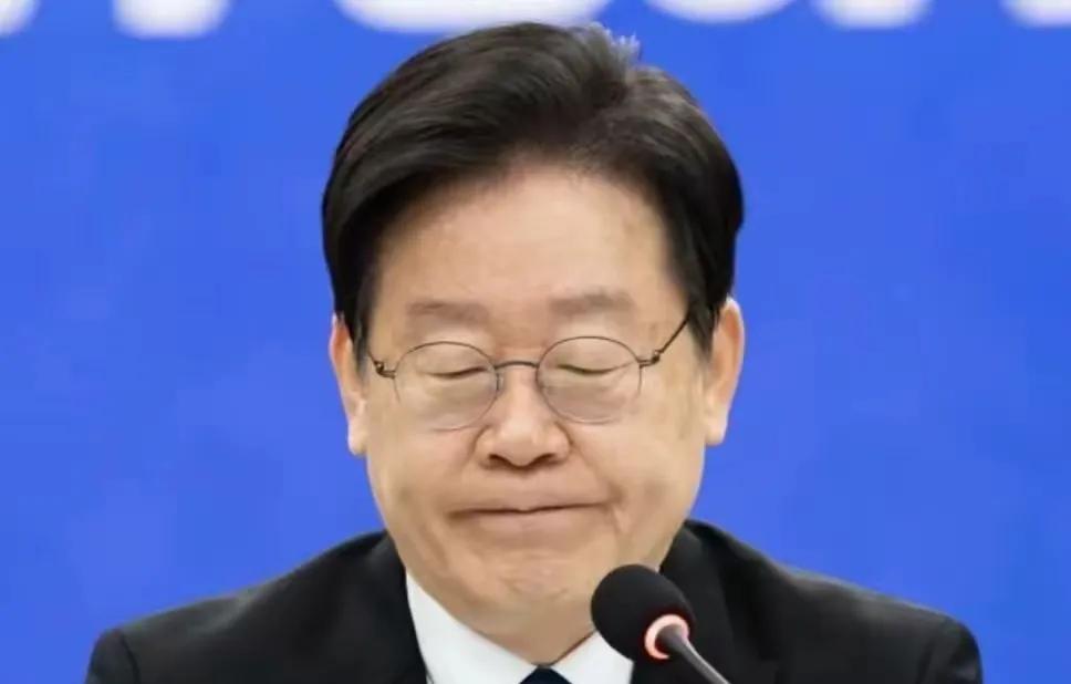 对于韩国来说，只能无奈地接受现实，美国这时侯表态将对韩国征收15%的关税，就意味