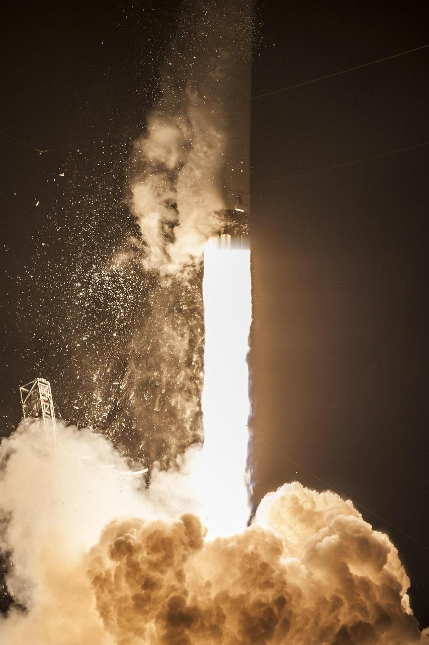 上市没几天，SpaceX就转身从债权市场再掏至少200亿美元。发债核心是置换一笔