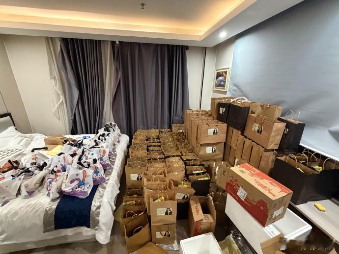 阚清子给粉丝送黄金  绝对就是超宠粉了吧，万万没有想到阚清子给粉丝送黄金，看到了