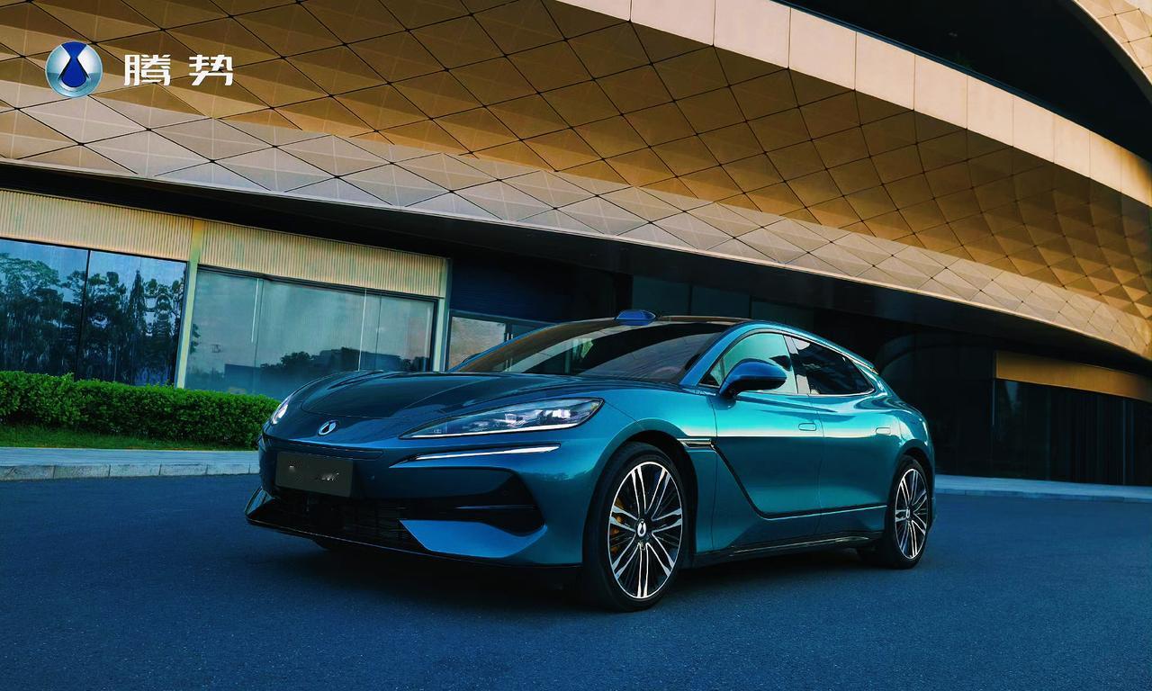 解锁新配色，腾势Z9GT全新“峡湾绿”车色来了 全新腾势Z9GT外观亮相全新腾势