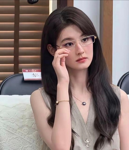 韩沛颖这么一闹，不出意外的话，接下来她将面临三个代价：第一，虽然她向刘浩存道歉了