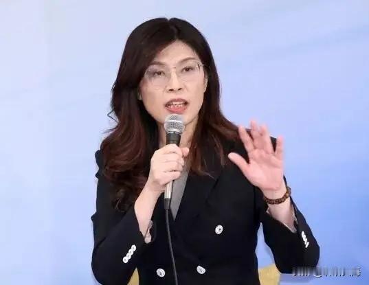 卢秀燕终究还是太年轻，把政治投机当成了能力，把越界访美当成了资本，看似步步为营，