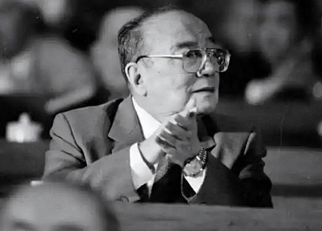 1985年裁军，昆明军区被撤，司令员张铚秀大感意外，政委：怎么办

1985年6