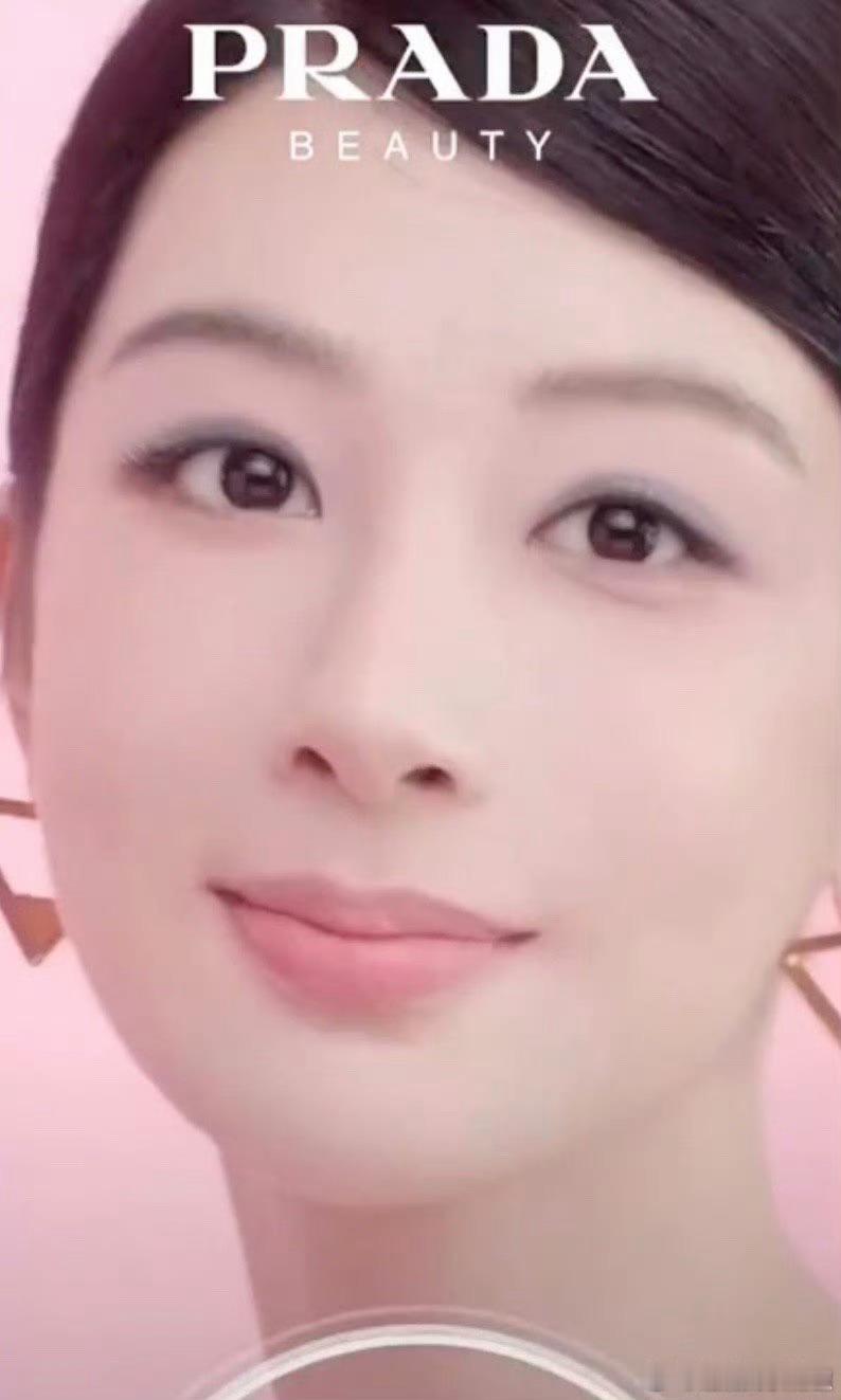 杨紫微博开屏，和白鹿赵露思好像 ​​​