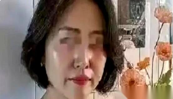 安徽黄山的彭女士，跟社保较了24年的劲。
她每个月雷打不动往银行存1280块，从