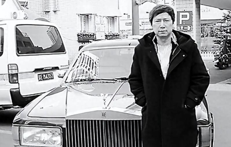 “第一软饭男”去世，伺候美国老妇13年，继承268亿，死后钱给谁？2025年深秋