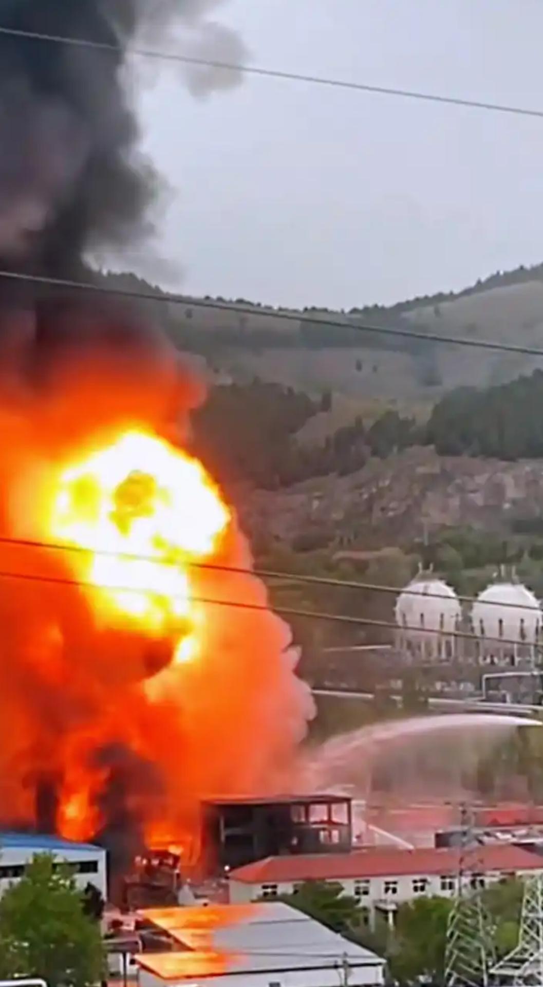 山东淄博一化工厂爆炸起火
根据今天（4月16日）的最新消息，山东淄博临淄区一化工