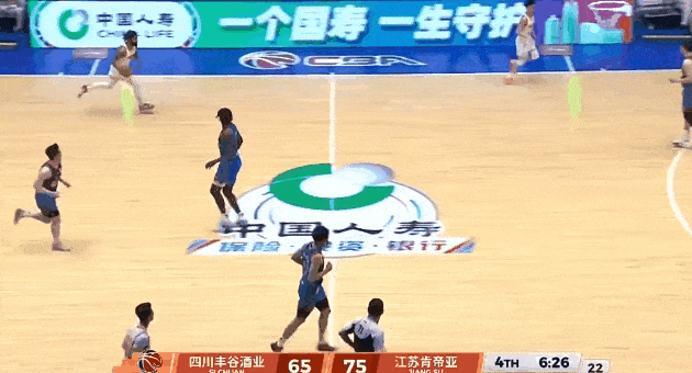 CBA新赛季如果升降级的话，第一个赶紧给四川队降级吧。
单独说这一个球，什么防守